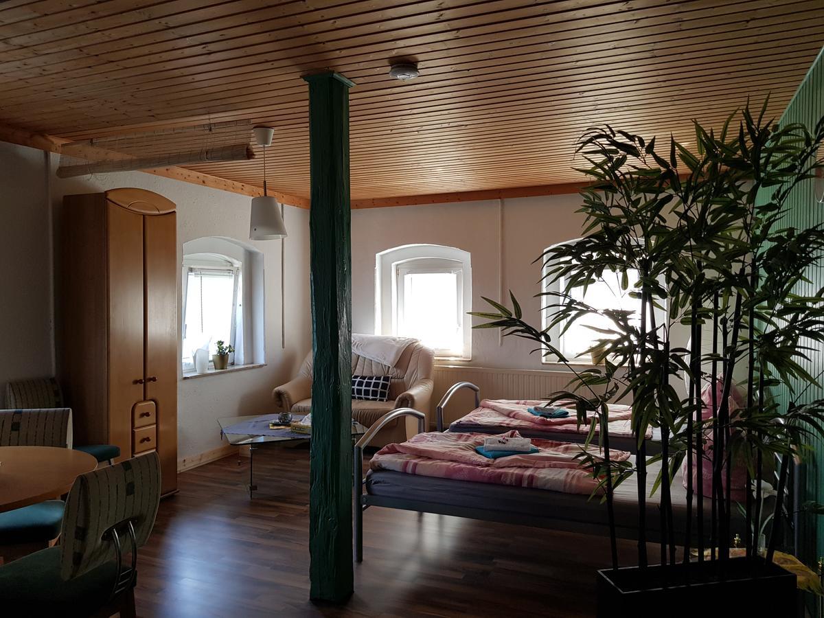 Apartamento Haus Am Sachsenring Hohenstein-Ernstthal Exterior foto
